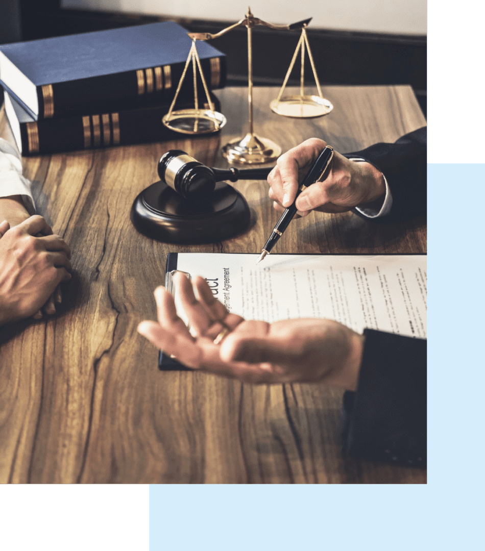 h1 01 Lawyer consulting client at office desk.
